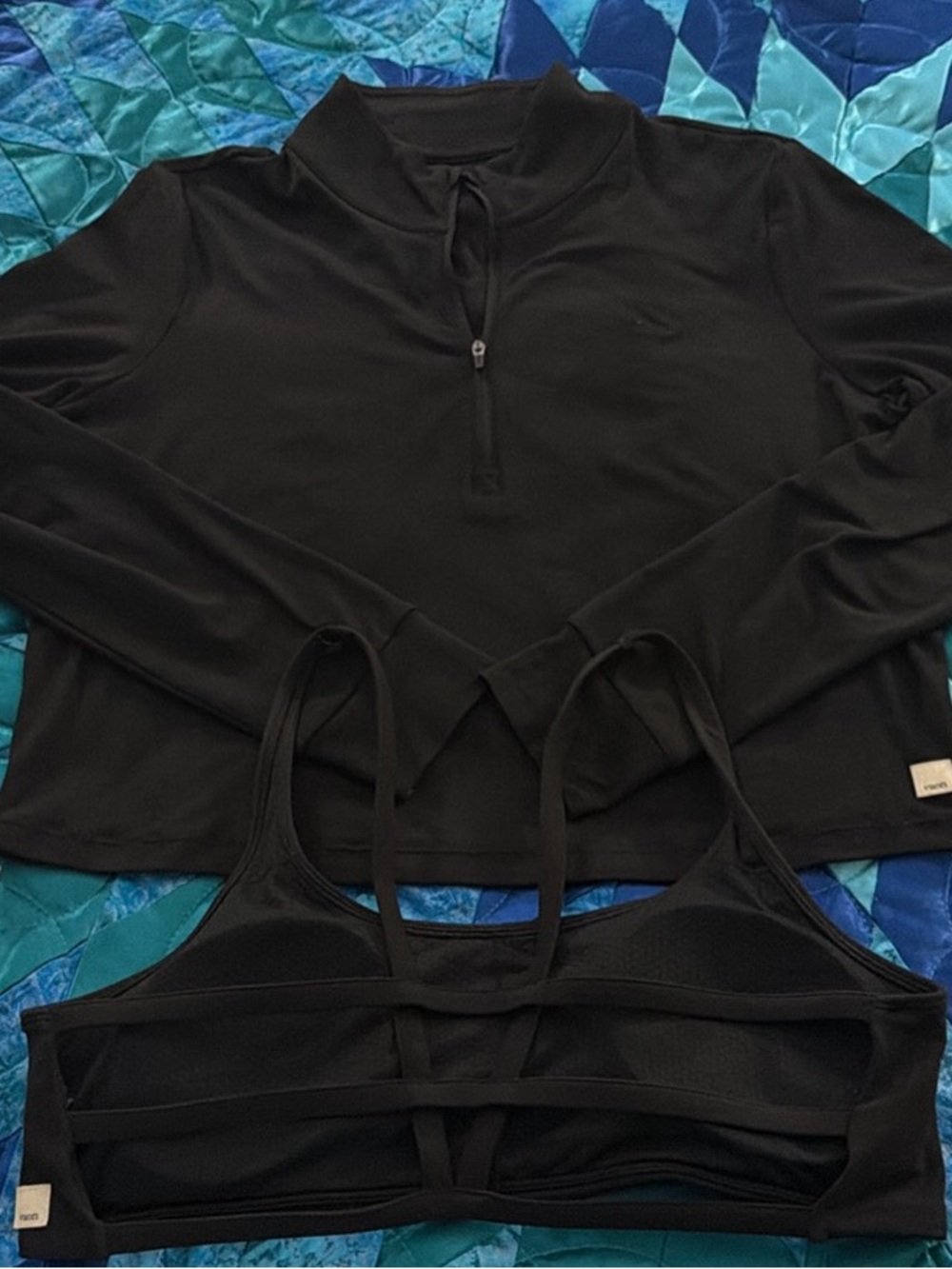 VUORI WOMANS BUNDLE XL YOSEMITE STRAPPY BRALETTE & HALO 1/2 ZIP. 🖤 - Picture 2 of 6